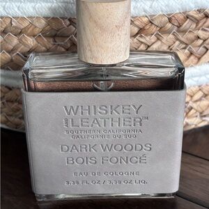 Whiskey and Leather Dark Woods Eau de Cologne - Gray